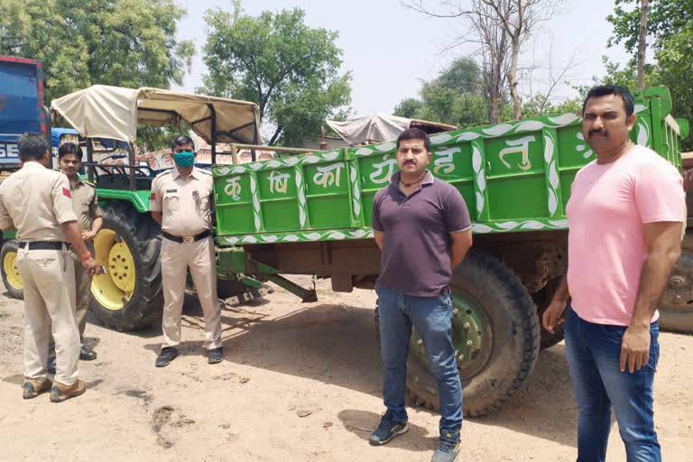 police-seized-three-tractor-filled-with-illegal-sand