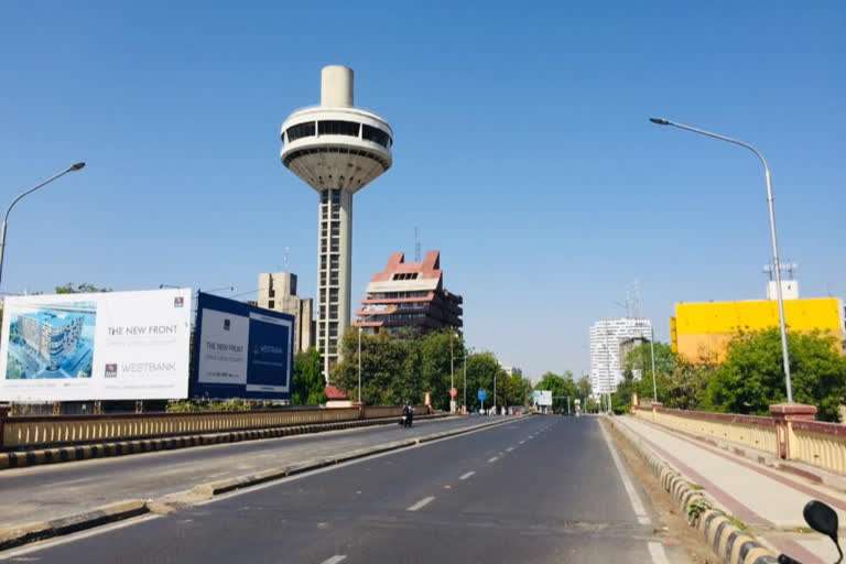 bridges of the city were closed