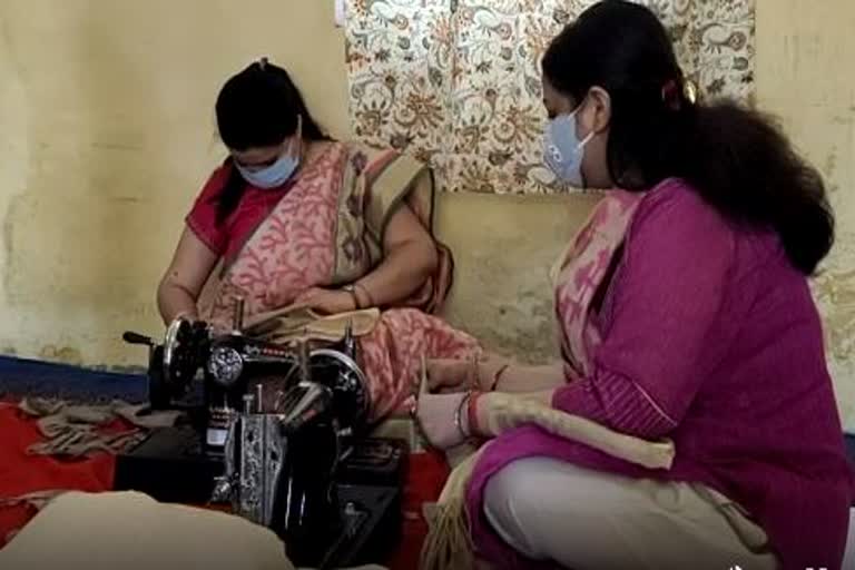 pilibhit sps wife making masks