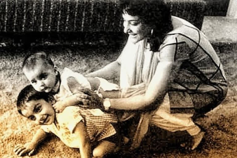 sanjay dutt remembers his mother on death anniversary