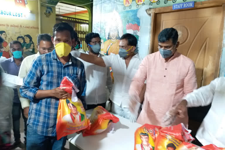 bjp leader muralidhar rao groceries distribution in hyderabad