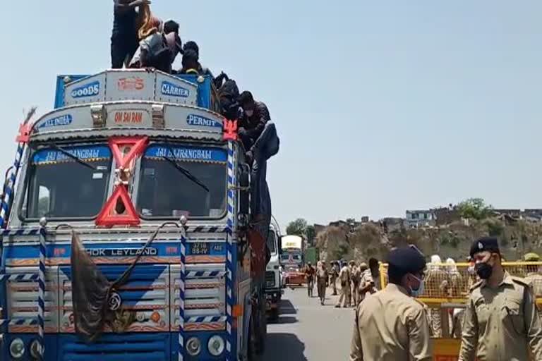 laborers are being stopped on border of unnao