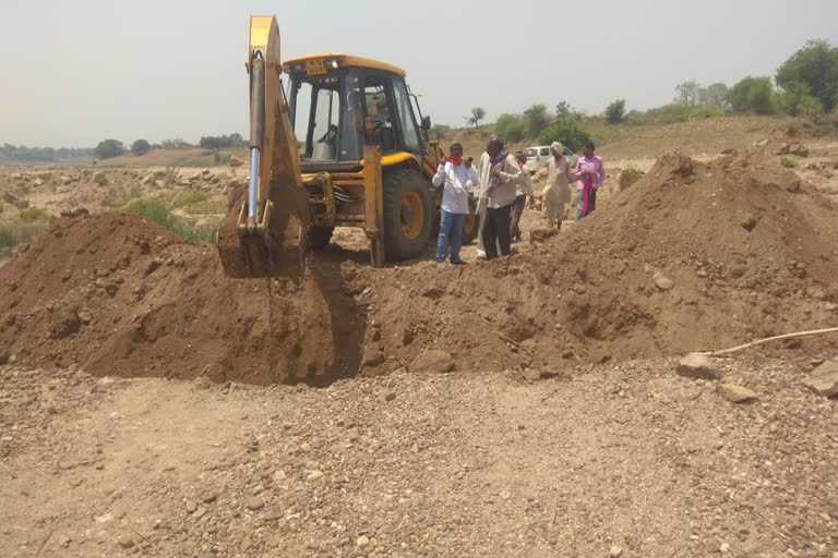 The footpaths of villages bordering Madhya Pradesh-Uttar Pradesh were sealed