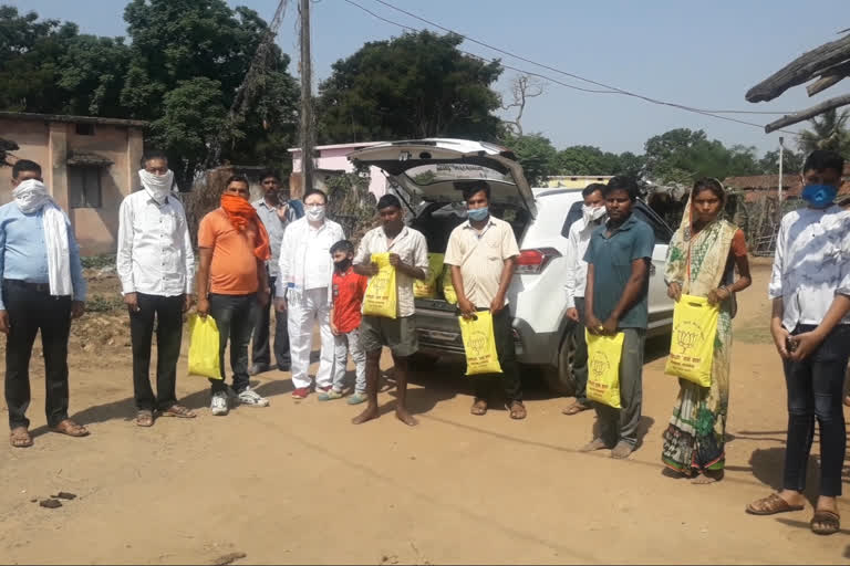 BJP leaders distribute relief material in Paraswara Assembly