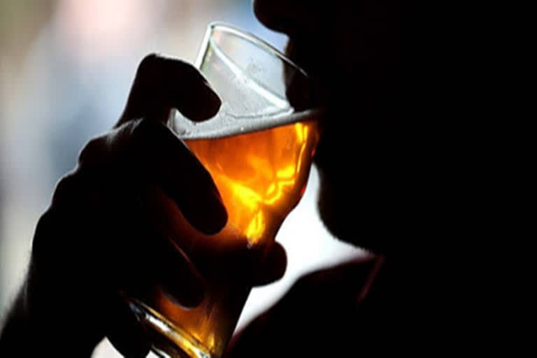 Liquor sale resumes in andhra  liquor Prohibition tax  Lockdown in andhra  Alcohol sale resumes in andhra  ஆந்திரா, கர்நாடகாவில் இன்று மதுக்கடைகள் திறப்பு  கரோனா பாதிப்பு, மதுக் கடைகள் மூடல், ஆந்திரா, கர்நாடகா