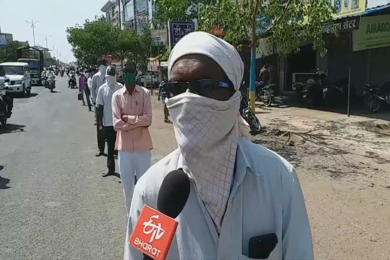 People form long queues outside liquor shops in Latur district