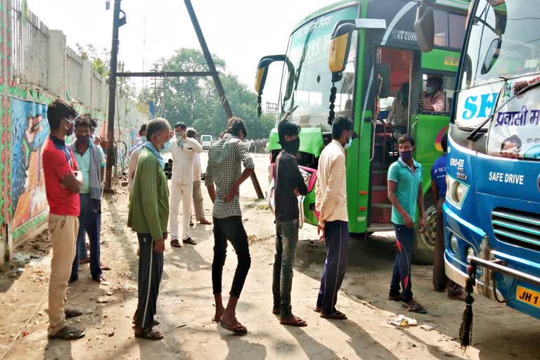 jharkhand government sent migrant laborers home