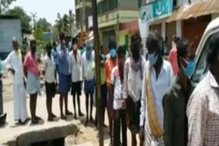 drunkers are waiting for liquor in anantapur dst rayadurgam