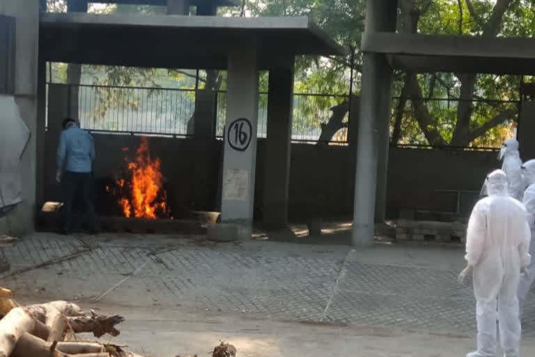 funeral of corona positve patient from gurugram who died in rohtak