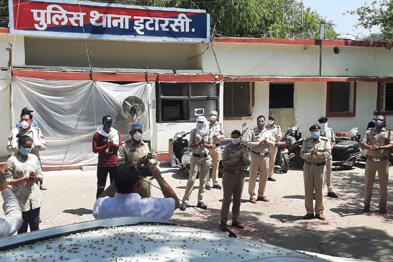 RSS workers honored policemen by reaching the police station