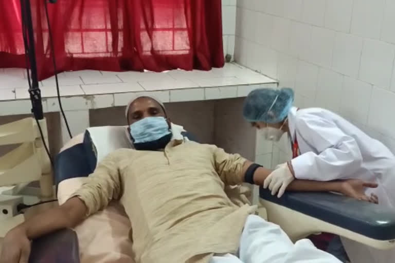 the fasting person saved the life of an innocent girl by giving her blood in bijnor uttar pradesh