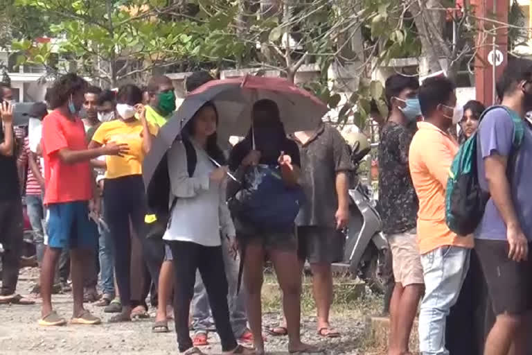 Women queue for liquor