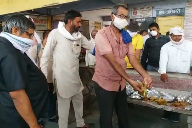 rajasthan news,  etvbharat news,  coronavirus in rajasthan, भरतपुर में रोडवेज कर्मचारी,  भरतपुर में लॉकडाउन