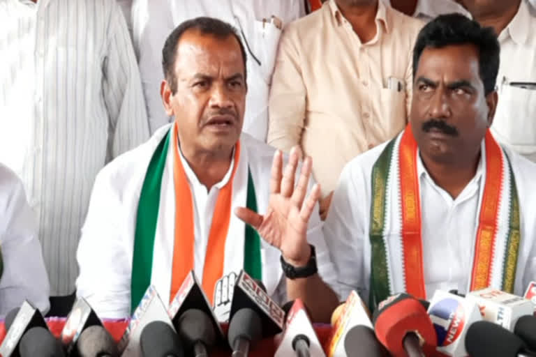 mp-komatireddy-venkatreddy-visit-koheda-fruit-market