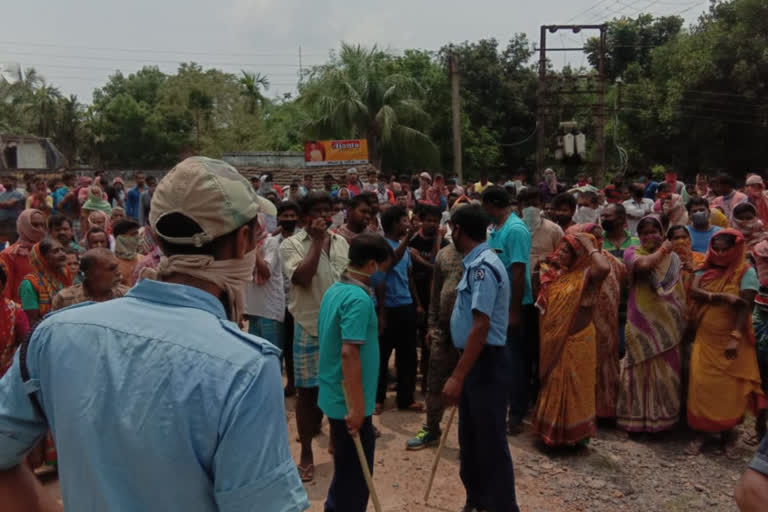 villagers protest against ration dealer in malda