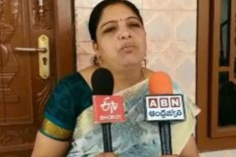 tdp mlc sandhya rani criticises ycp government