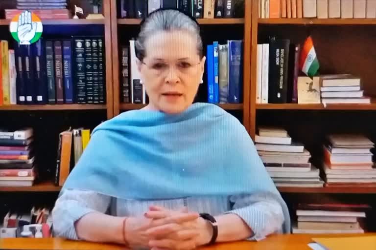 after-promising-to-pay-train-fare-sonia-gandhi-gives-a-heartfelt-message-to-migrant-labourers