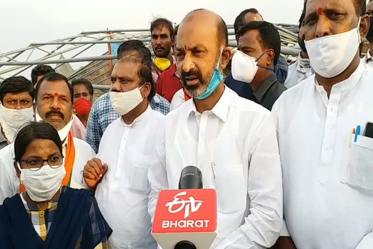 bandi sanjay allegations on telangana government on koheda market issue