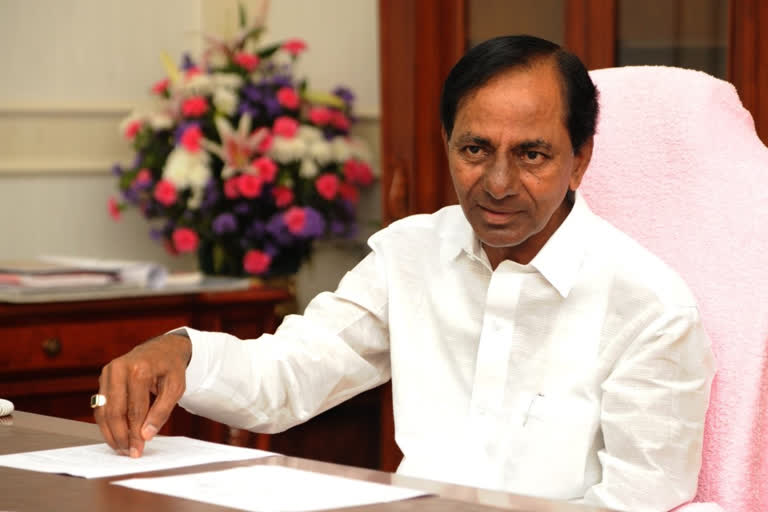 cm kcr review with officers in pragathi bhavan