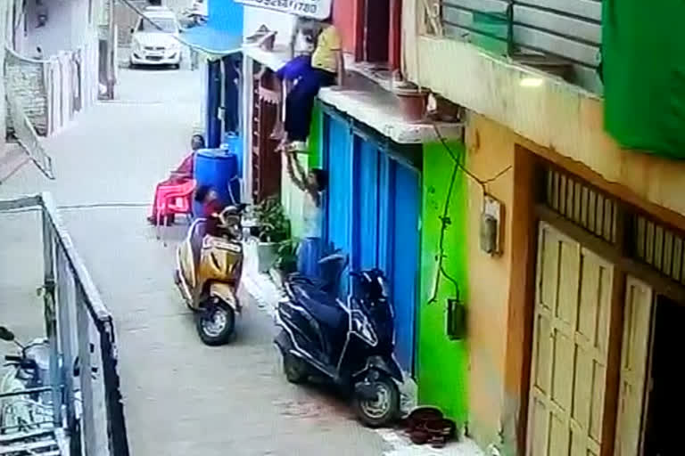 girl fall down from balcony