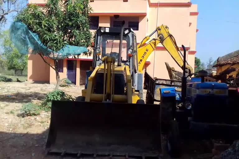 Forest Department confiscated JCB from Lapasia forest Hazaribagh