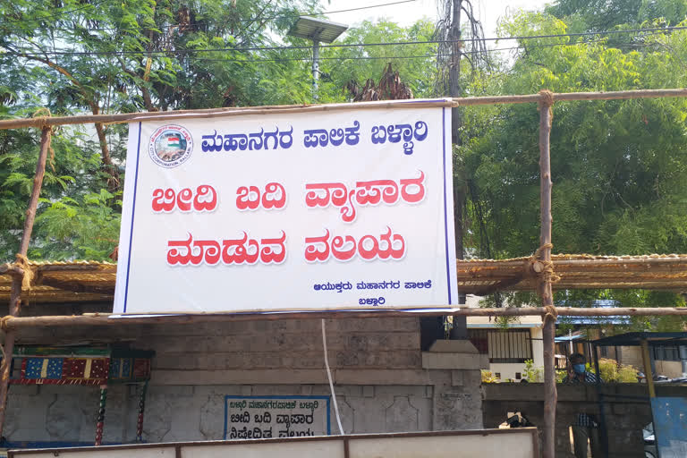 A metropolitan shadow shelter for street side traders