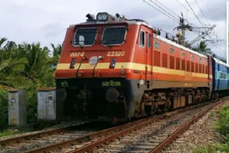 Migrant workers move to other states on sramic train