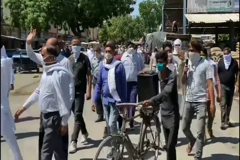 Traders strike in Fatehabad grain market