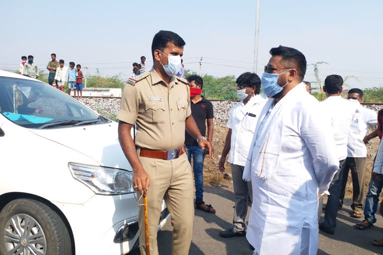 MLA B. Nagendra visits inter  State -border check post