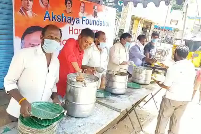 సంగారెడ్డిలో అన్నదానం