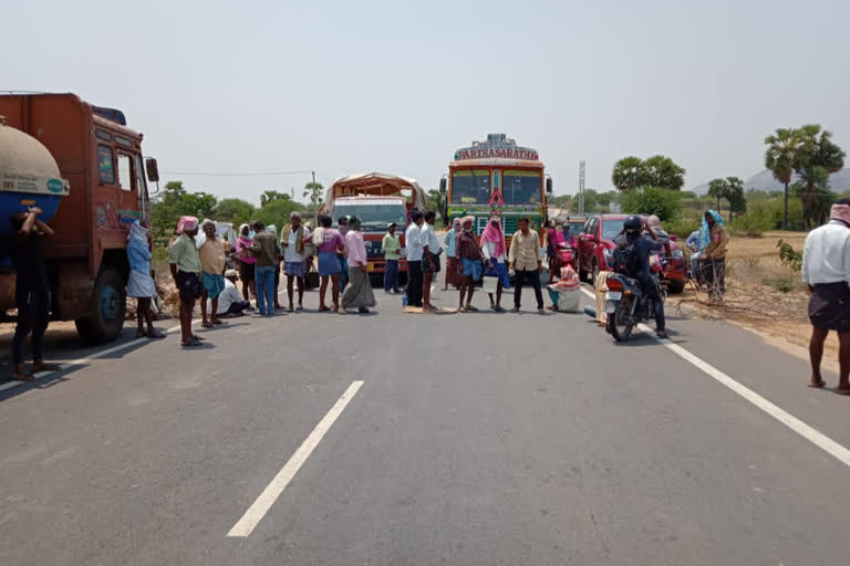 Farmers Demand for buy the grains and Strike on road at ramannagudem in suryapeta district