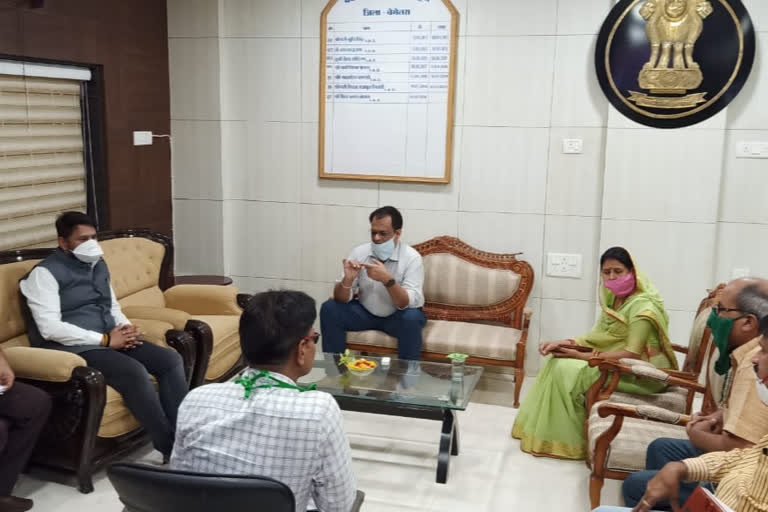 mla ashish chhabra took meeting with officers regarding preparations for labourers stay in bemetara