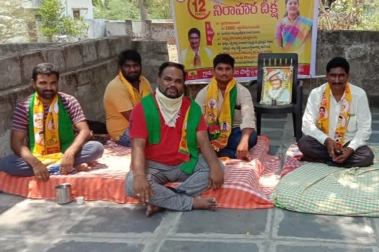 TDP leaders protest in nandigama krishna district