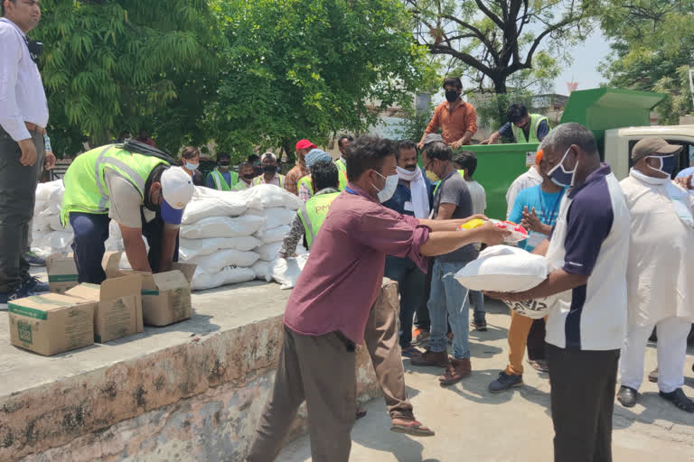 'कोरोना वॉरियर्स' का किया सम्मान