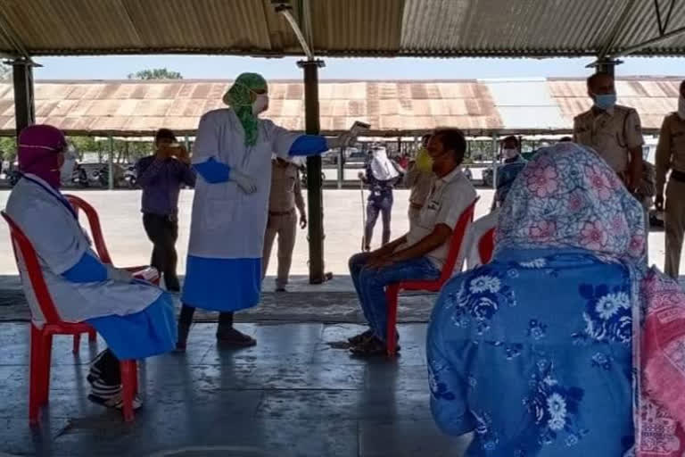 MMU team conducts health test of 190 farmers in Agricultural Produce Market