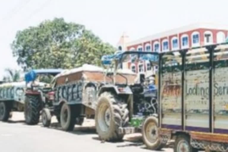 wheat kept in the open due to lack of space in procurement centre