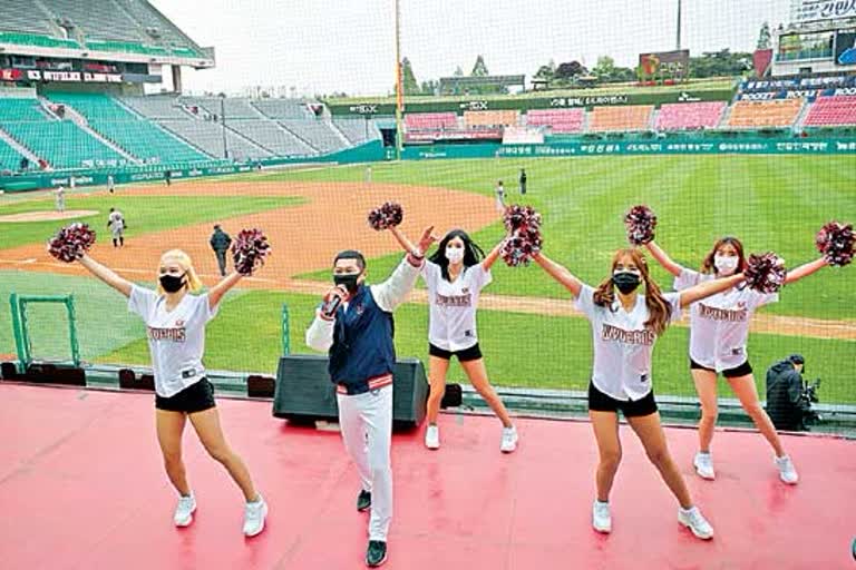 Korean baseball league begins in empty stadiums