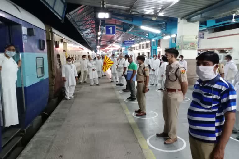 Migrants to Brahma Kumaris Institute, सिरोही न्यूज