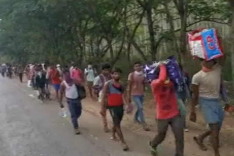 polavaram-migrant-laborers-protest-in-east-godavari in ap