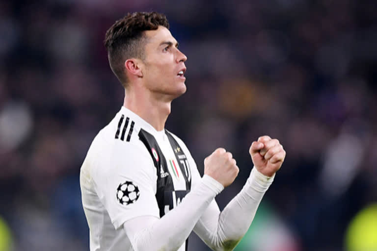 Juventus star ronaldo returns to italy after lockdown