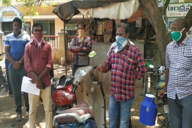 milk sellers facing problems in proddatur due to lockdown