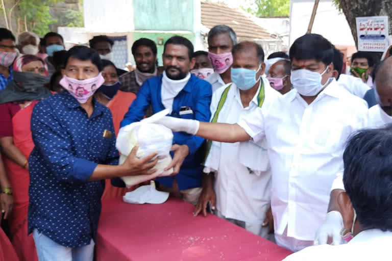 mla distributed groceries to auto droivers in warangal