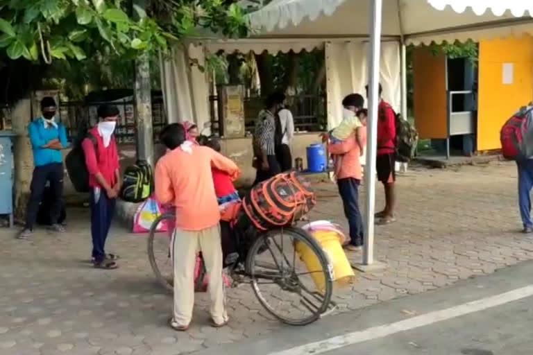 People walk on foot from Greater Noida Expressway to Gorakhpur