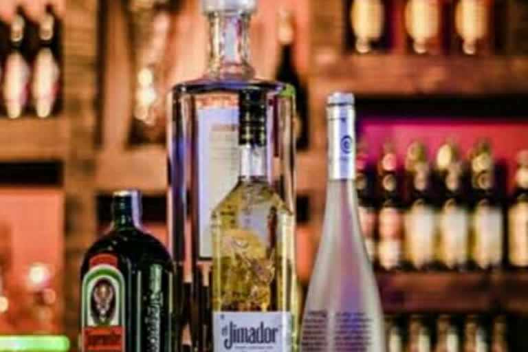 Third day sees record liquor sales of Rs 230 crore in Karnataka