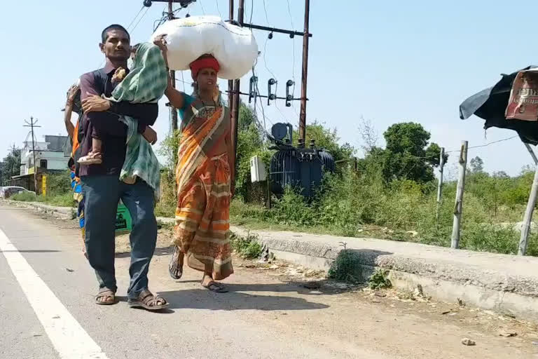 Migrant laborers going to their hometown