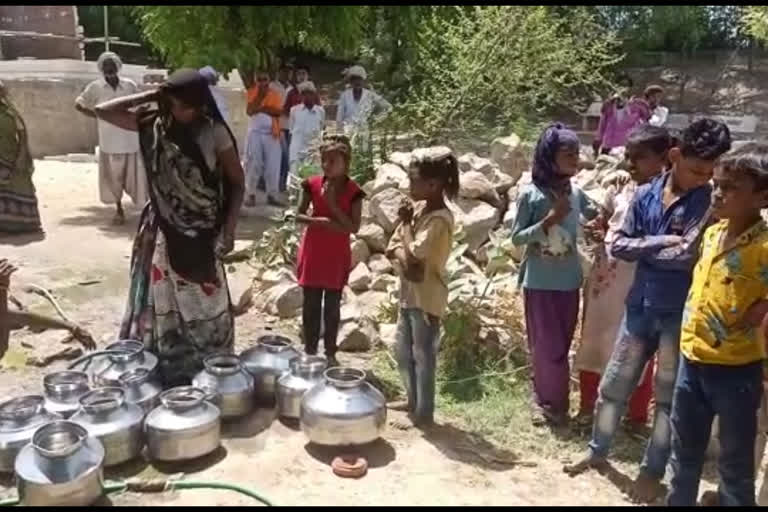 રાધનપુરના લોટીયા ગામમાં પાણી માટેના પોકાર