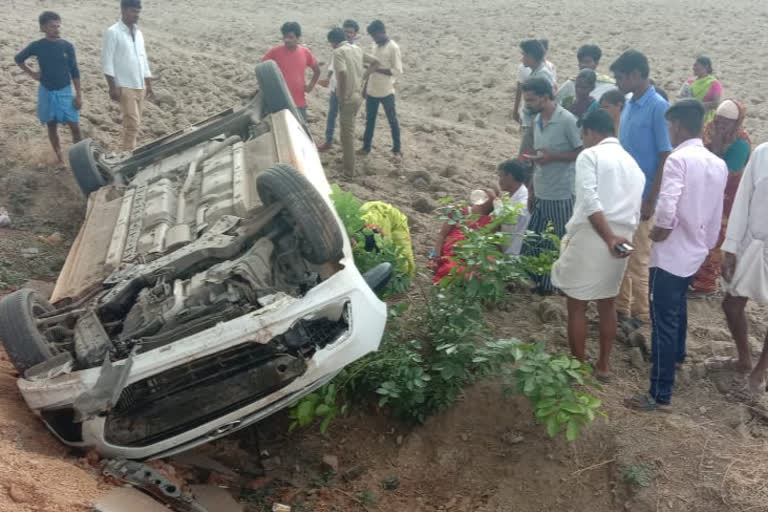 ಕಾರು ಪಲ್ಟ ಮಹಿಳೆಗೆ ತೀವ್ರ ಗಾಯ