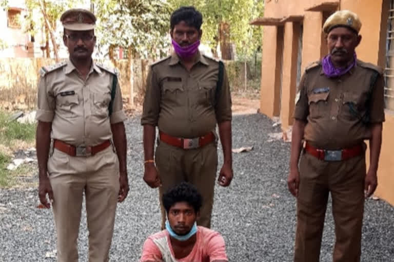 venkatapuram forest police arrested one person for hunting wild animals in forest