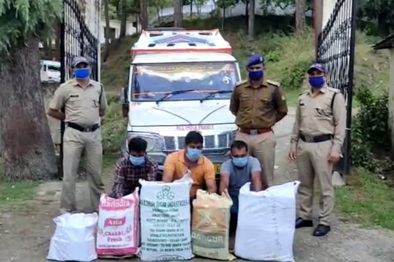 3 तस्कर चढ़े पुलिस के हत्थे