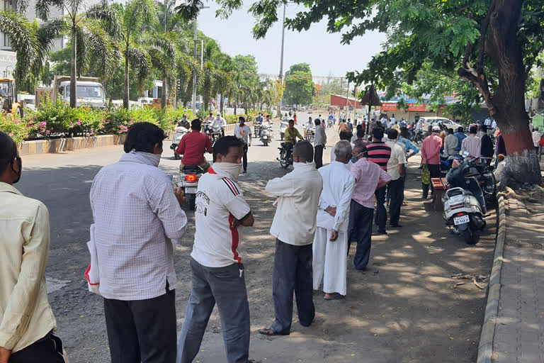 Liquor Shops  Andhra Pradesh  Lockdown  COVID 19  ആന്ധ്രയില്‍ മദ്യശാലകളുടെ എണ്ണം 15 ശതമാനം കുറക്കാന്‍ തീരുമാനം  കൊവിഡ് 19  ആന്ധ്രാ പ്രദേശ്